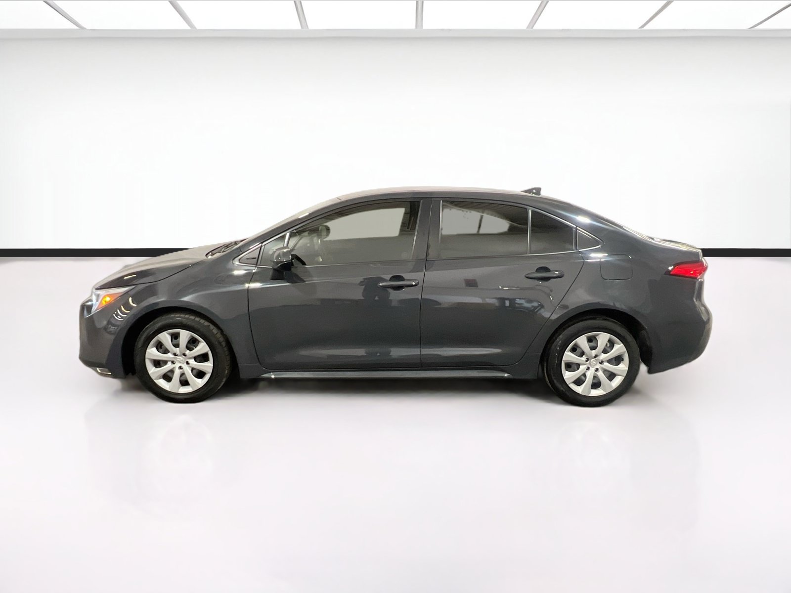 Used 2024 Toyota Corolla LE FWD image 21