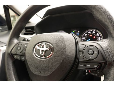 Used 2022 Toyota RAV4 LE image 26