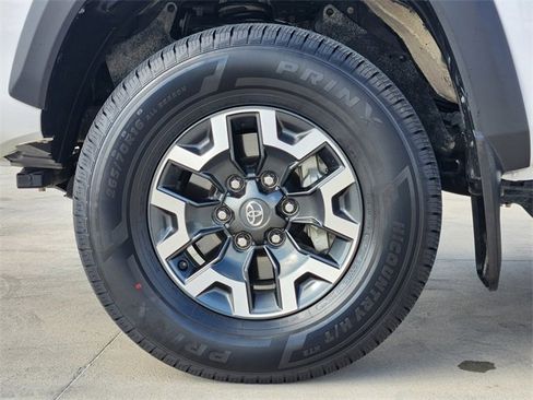 Used 2021 Toyota Tacoma TRD Off-Road image 11