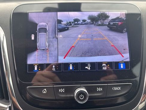 Used 2022 Chevrolet Equinox Premier image 6