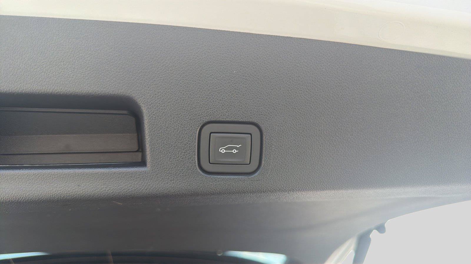 Used 2025 GMC Acadia Elevation FWD image 21