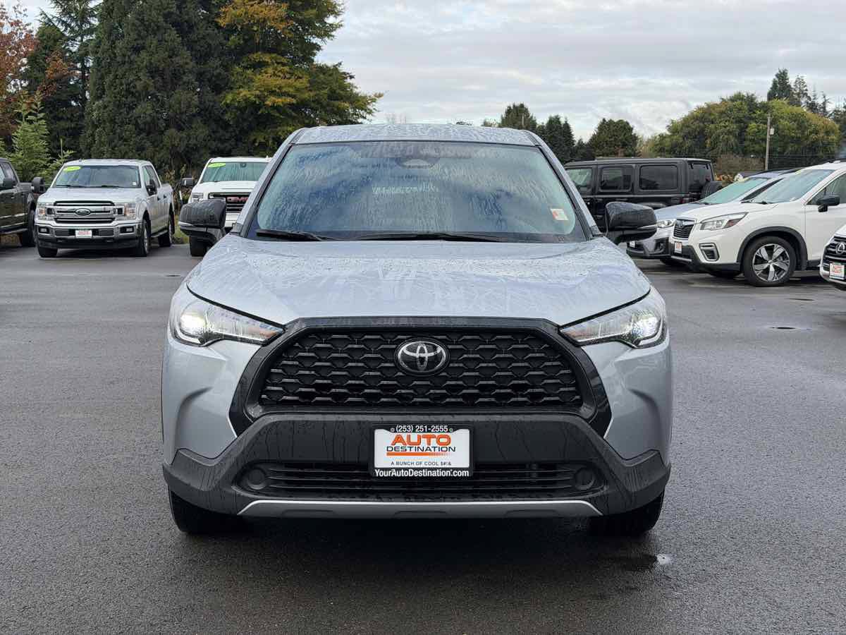 Used 2025 Toyota Corolla Cross LE AWD/4WD image 3