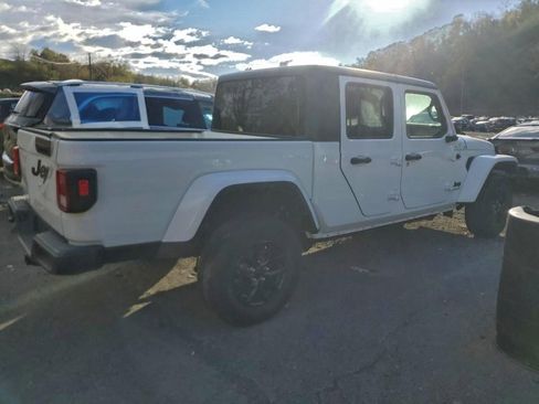 Used 2022 Jeep Gladiator Sport image 4