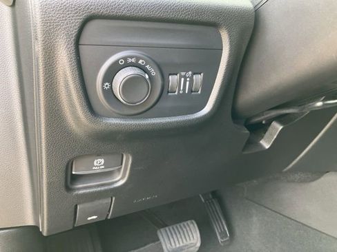 Used 2025 Jeep Grand Cherokee Laredo X RWD image 28