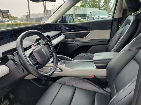 Used 2024 Lincoln Nautilus Premier AWD/4WD image 11