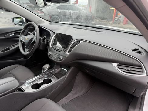Used 2022 Chevrolet Malibu LT FWD image 12