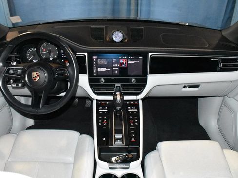 Used 2023 Porsche Macan Turbo AWD/4WD image 9