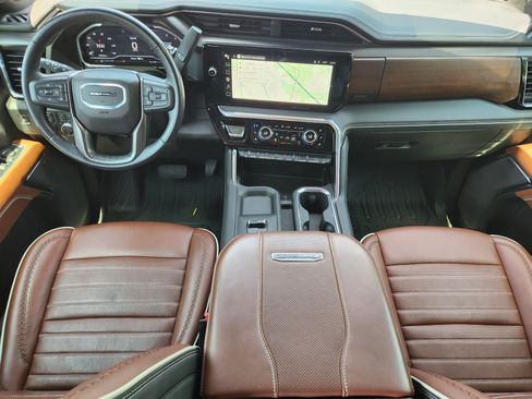 Used 2024 GMC Sierra 2500 Denali Ultimate AWD/4WD image 9