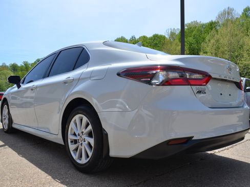 Used 2022 Toyota Camry LE w/ Convenience Package FWD image 4