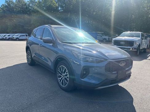 Used 2023 Ford Escape SE w/ PHEV Premium Package FWD image 7
