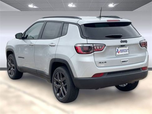 New 2026 Jeep Compass Latitude image 3
