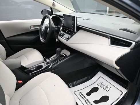 Used 2020 Toyota Corolla LE image 42