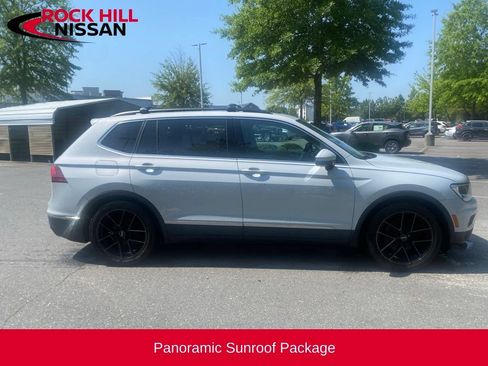 Used 2018 Volkswagen Tiguan SE w/ Panoramic Sunroof Package AWD/4WD image 2