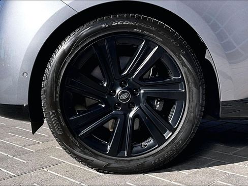 Used 2023 Land Rover Range Rover SE image 9