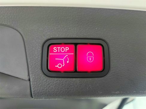 Used 2020 Mercedes-Benz GLS 450 4MATIC image 32