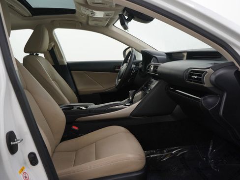 Used 2018 Lexus IS 300 300 w/ Comfort Package image 10