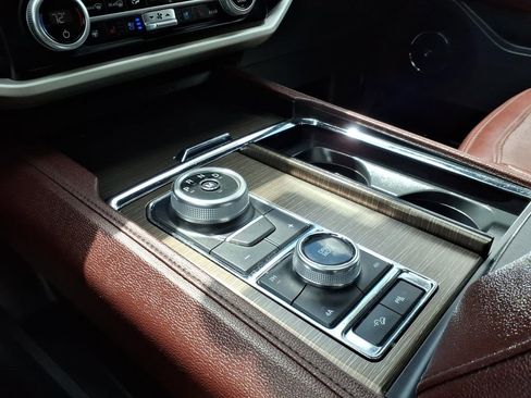 Certified 2024 Ford Expedition Limited image 25