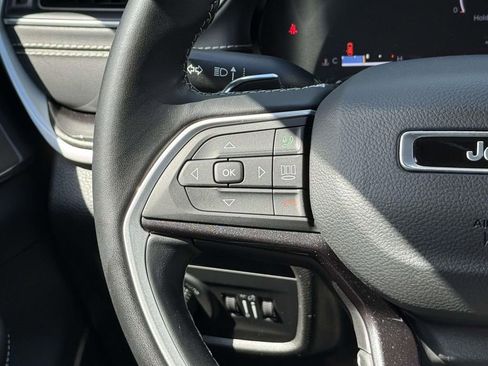 Used 2022 Jeep Grand Cherokee Laredo w/ Luxury Tech Group I AWD/4WD image 21