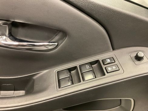 Used 2024 Nissan Frontier SV AWD/4WD image 12