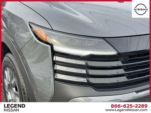 Used 2025 Nissan Kicks S image 11