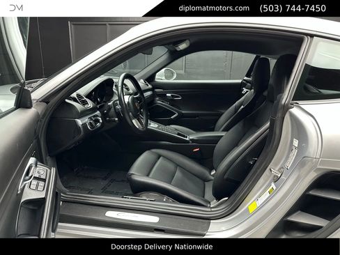 Used 2024 Porsche 718 Cayman w/ Premium Package image 18