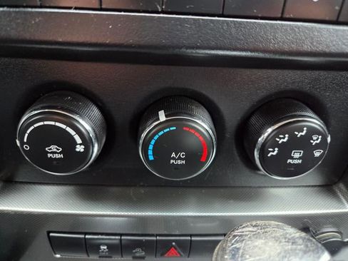 Used 2011 Jeep Liberty Sport AWD/4WD image 24