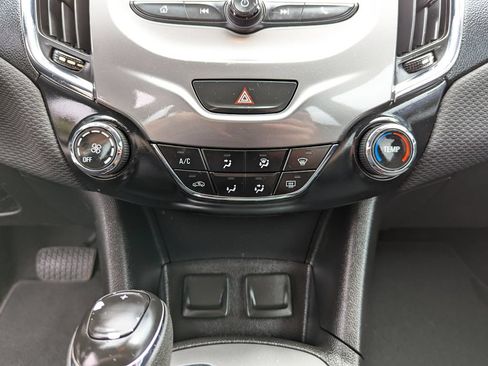Used 2018 Chevrolet Cruze LT FWD image 23