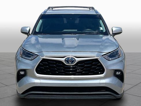Used 2021 Toyota Highlander XLE FWD image 4