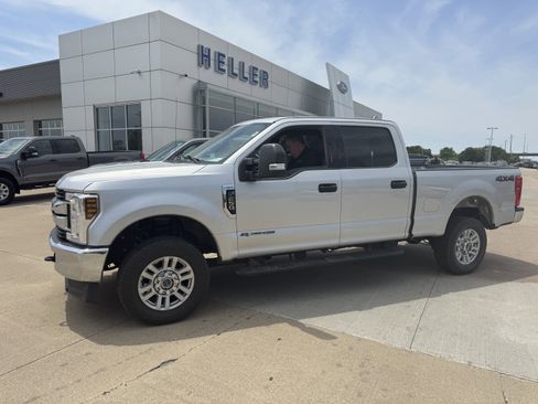 Used 2019 Ford F250 XLT AWD/4WD image 3