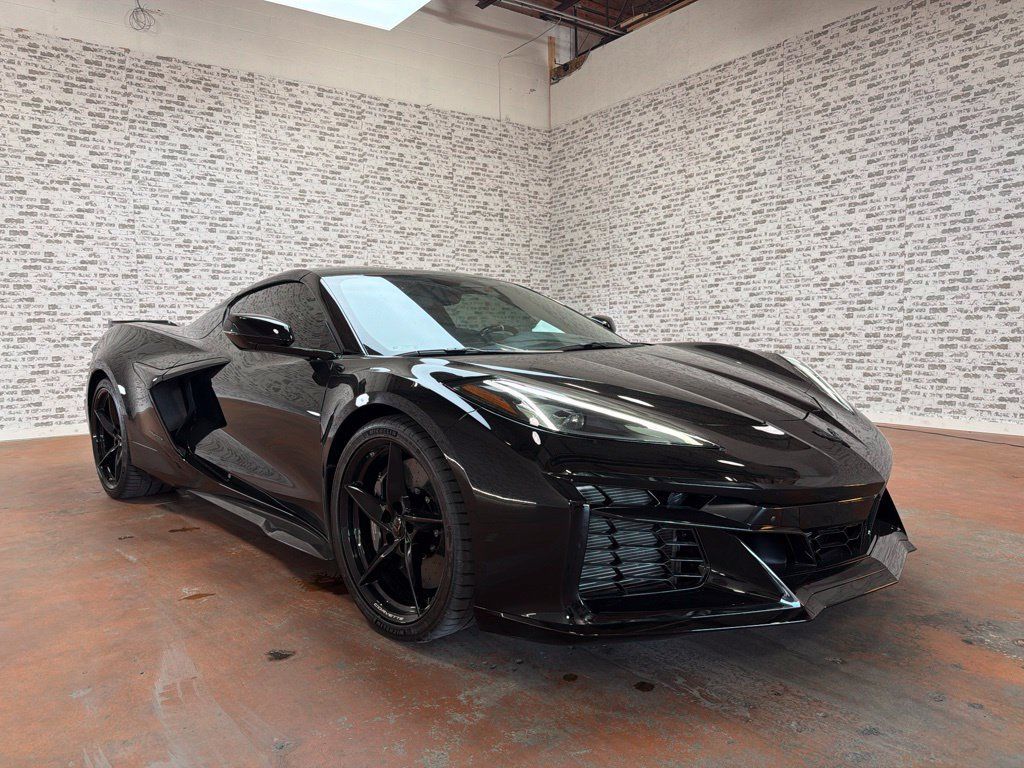 Used 2025 Chevrolet Corvette E-Ray w/ ZER Performance Package AWD/4WD image 1