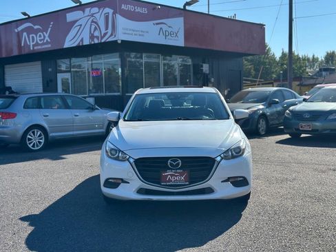 Used 2018 MAZDA MAZDA3 Touring FWD image 3