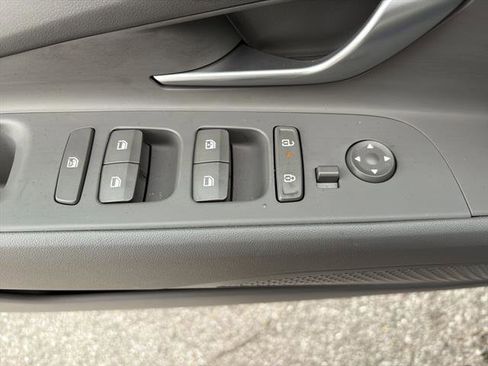 Used 2025 Hyundai Elantra Sport image 14