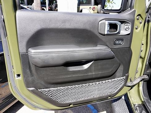 Used 2022 Jeep Wrangler Unlimited Rubicon w/ LED Lighting Group AWD/4WD image 26