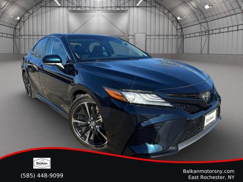 Used 2018 Toyota Camry XSE image 1