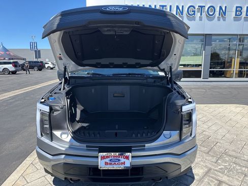 Used 2025 Ford F150 Lightning XLT AWD/4WD image 27