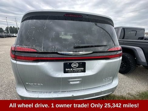 Used 2023 Chrysler Pacifica Limited AWD/4WD image 8