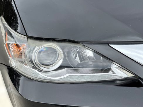 Used 2016 Lexus CT 200h w/ Seat Comfort Package FWD image 11