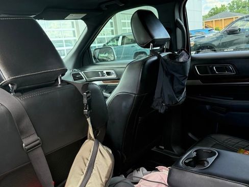 Used 2018 Ford Explorer Platinum AWD/4WD image 16