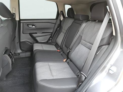 Certified 2025 Nissan Rogue SV image 19