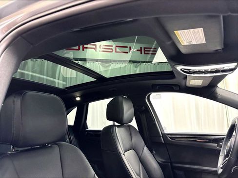 Used 2026 Porsche Macan AWD/4WD image 26