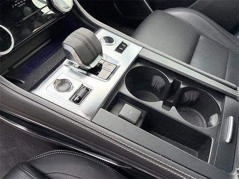 Used 2024 Jaguar F-PACE R-Dynamic S image 7