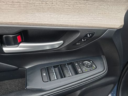 Used 2024 Toyota Grand Highlander Platinum image 19