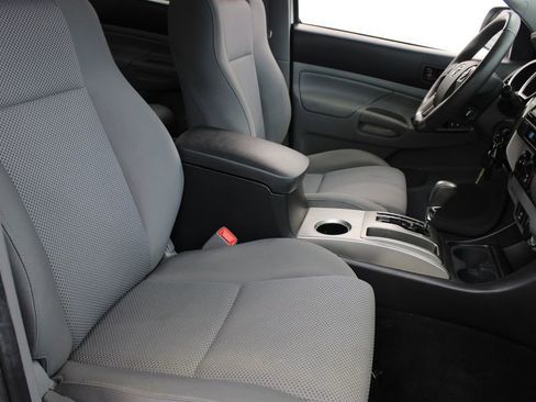 Used 2014 Toyota Tacoma PreRunner w/ TRD Sport Package image 21