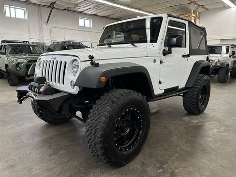 Used 2015 Jeep Wrangler Rubicon w/ Power Convenience Group AWD/4WD image 6