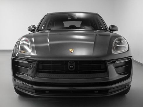 Used 2025 Porsche Macan image 8