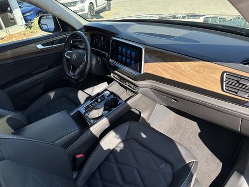 Used 2025 Volkswagen Atlas SE image 13