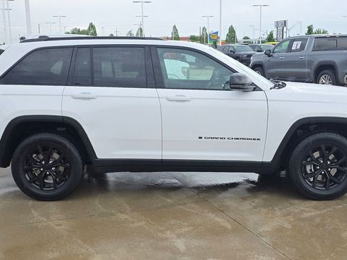 Certified 2024 Jeep Grand Cherokee Altitude AWD/4WD image 6
