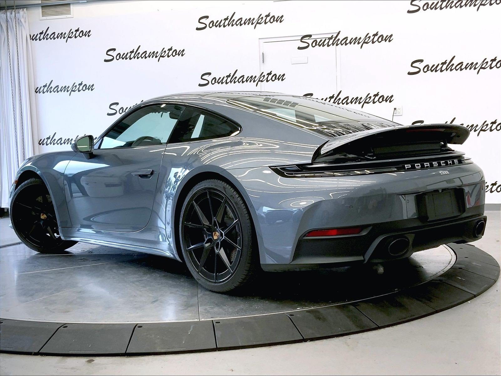 Used 2026 Porsche 911 Carrera RWD image 3