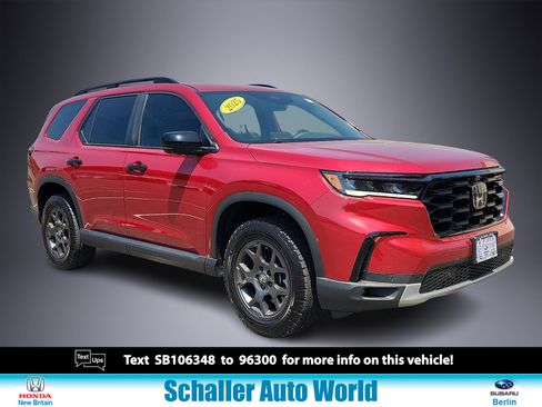 Used 2025 Honda Pilot TrailSport image 1