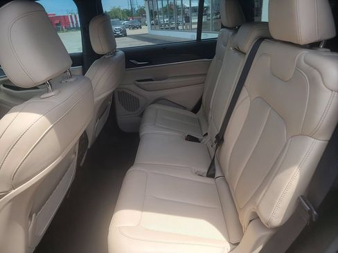 Used 2023 Jeep Grand Cherokee L Limited w/ Luxury Tech Group II RWD image 23